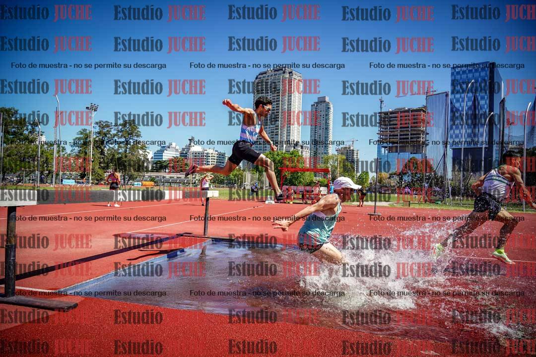 Fotos de los 3000 m con obstáculos de varones