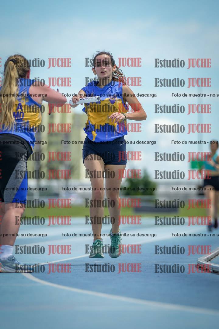 Fotos durante el transcurso de los relevos 20' para running teams - serie 1