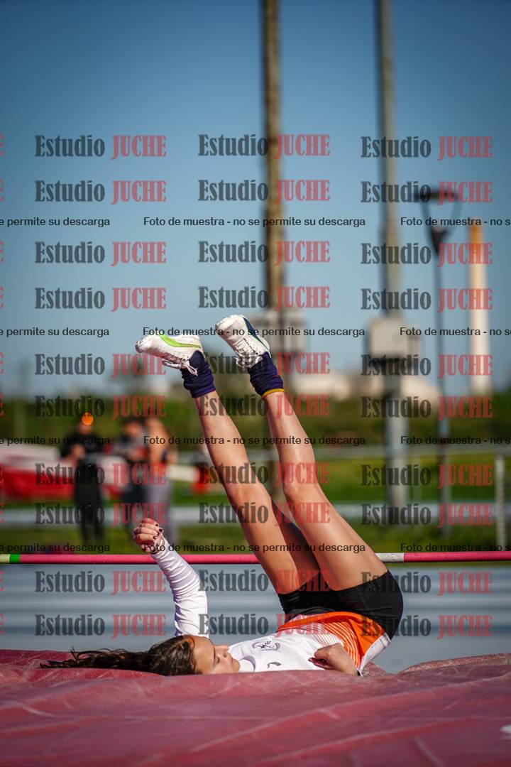 Fotos del salto en alto de mujeres y varones - U15