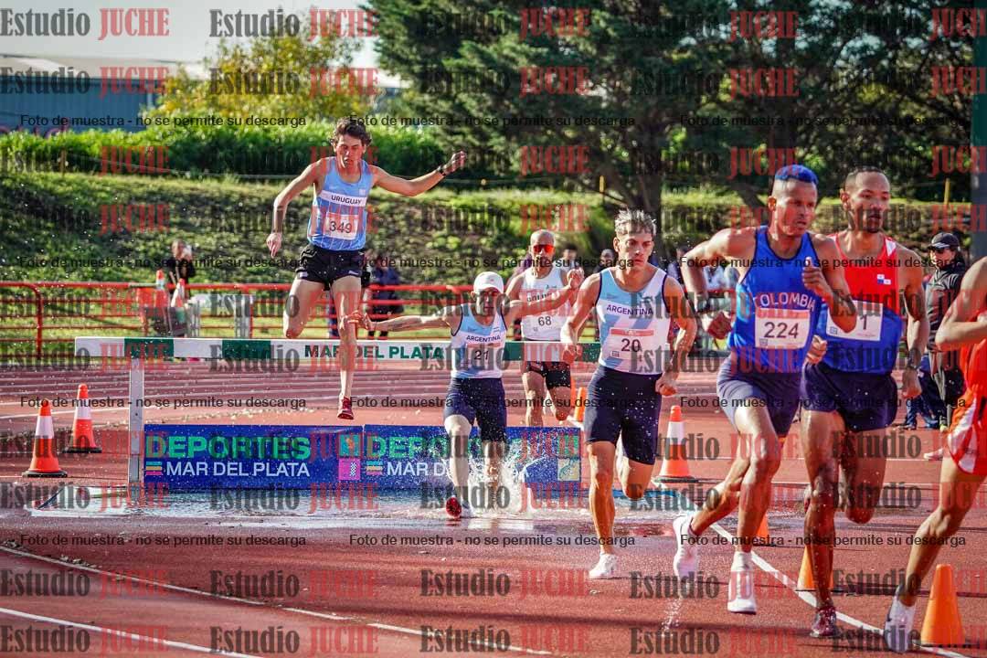 Fotos de los 3000 m con obstáculos de varones