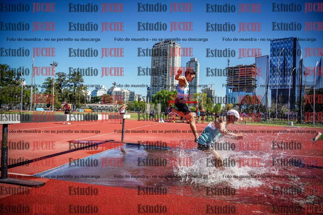 Fotos de los 3000 m con obstáculos de varones