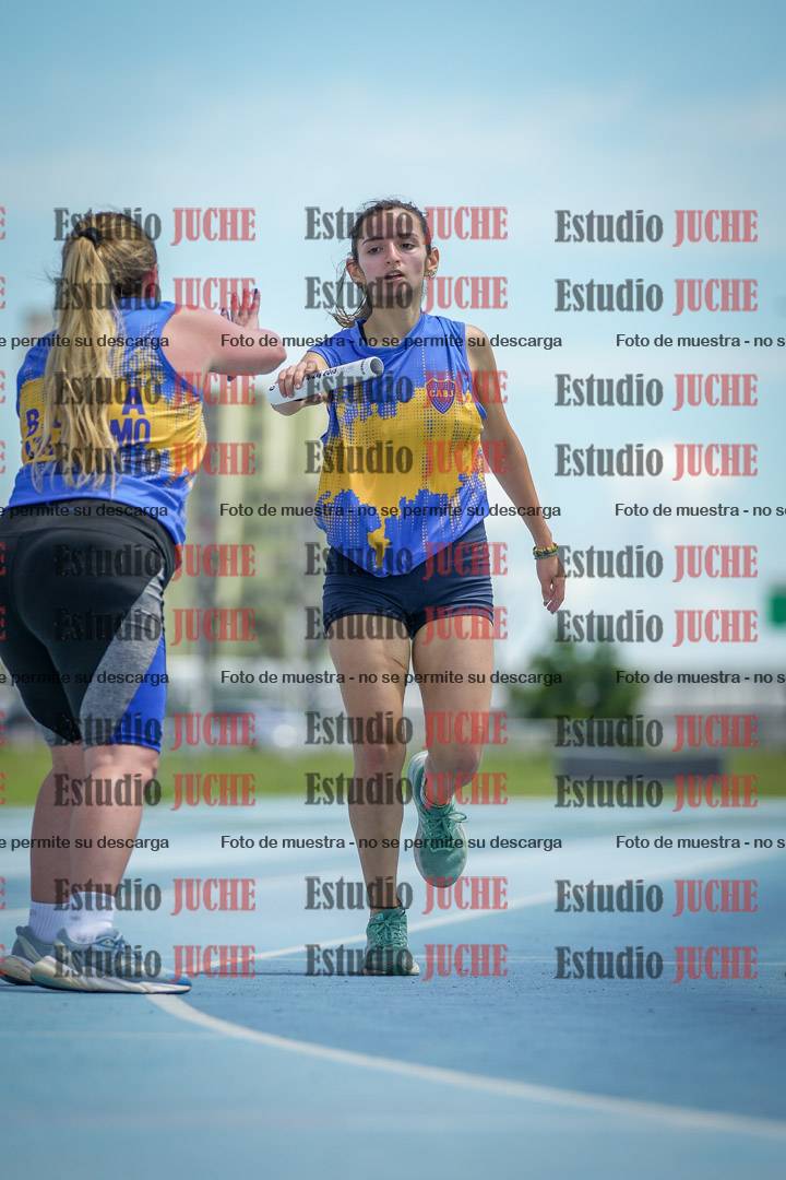 Fotos durante el transcurso de los relevos 20' para running teams - serie 1