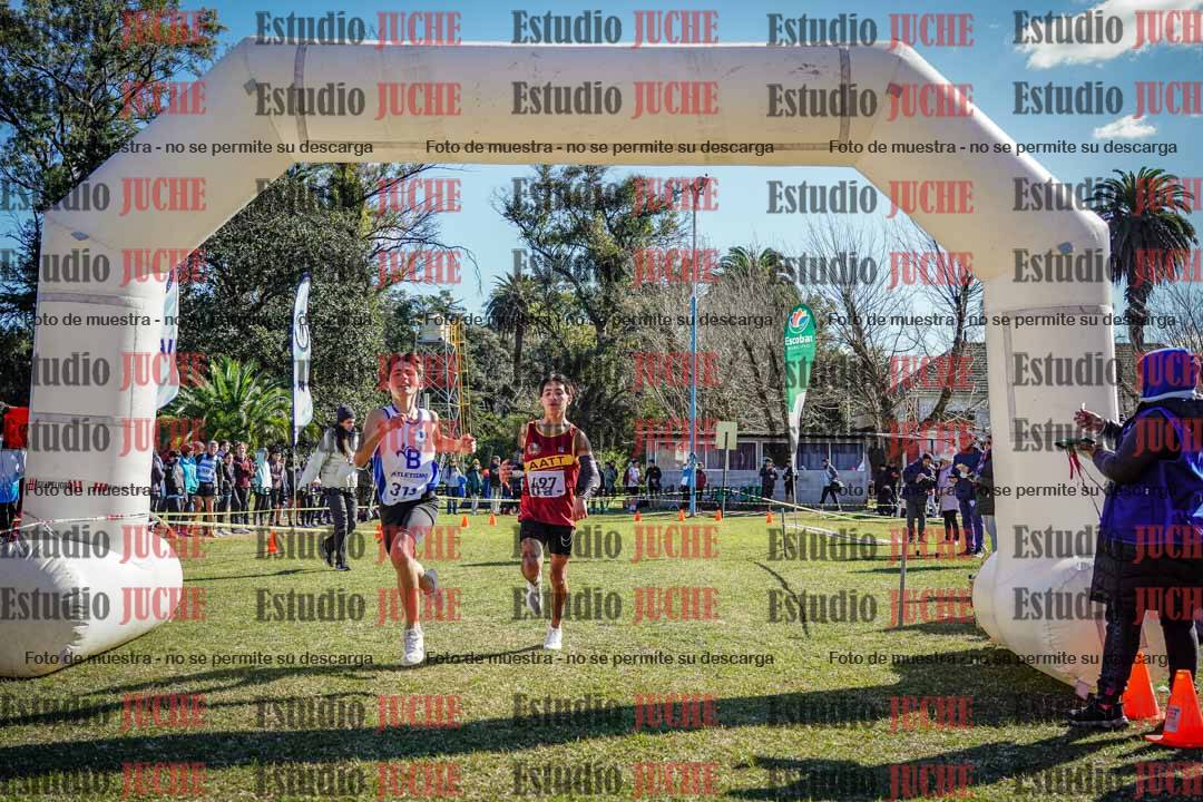 Fotos de la llegada del cross de 2000 m