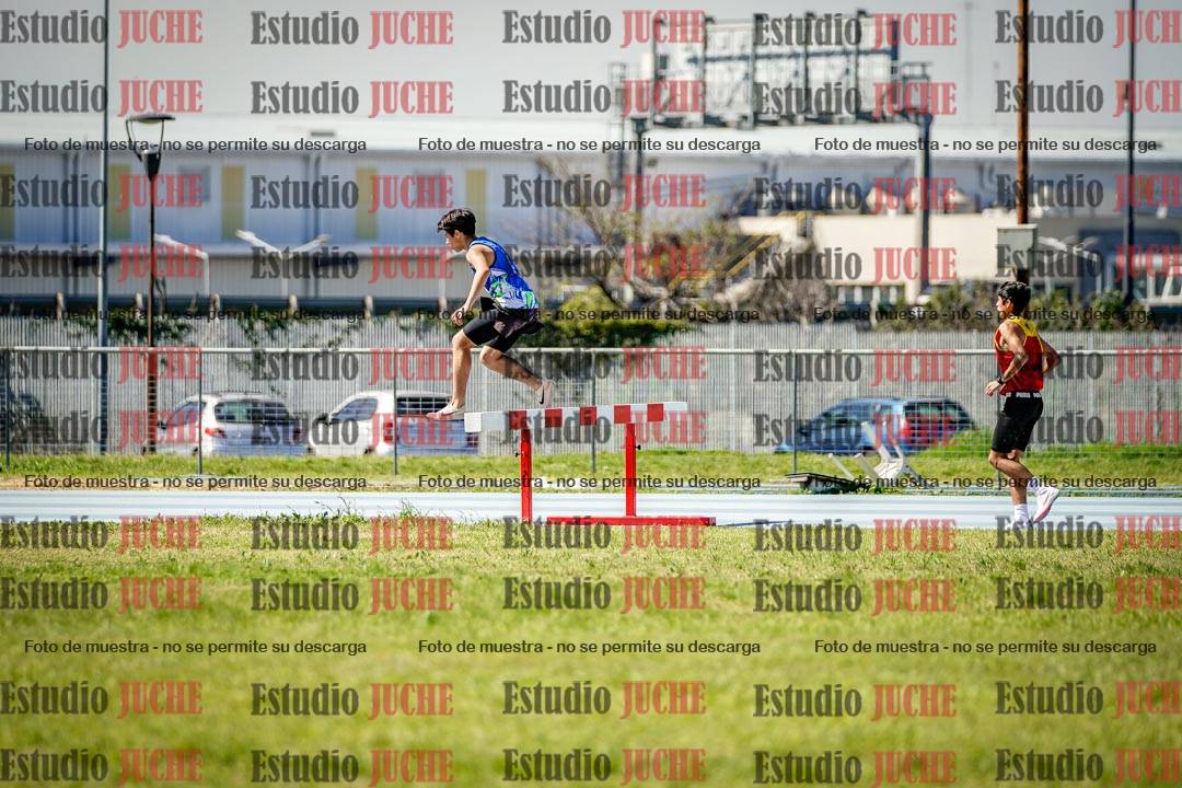 Fotos de los 2000 m con obstáculos de varones