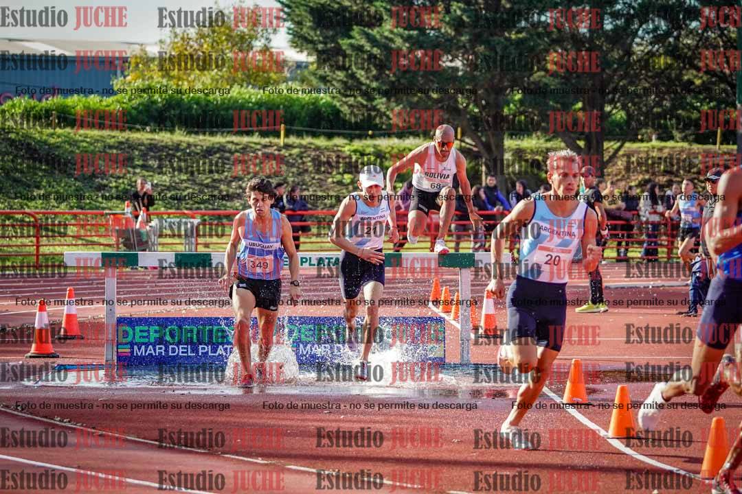 Fotos de los 3000 m con obstáculos de varones