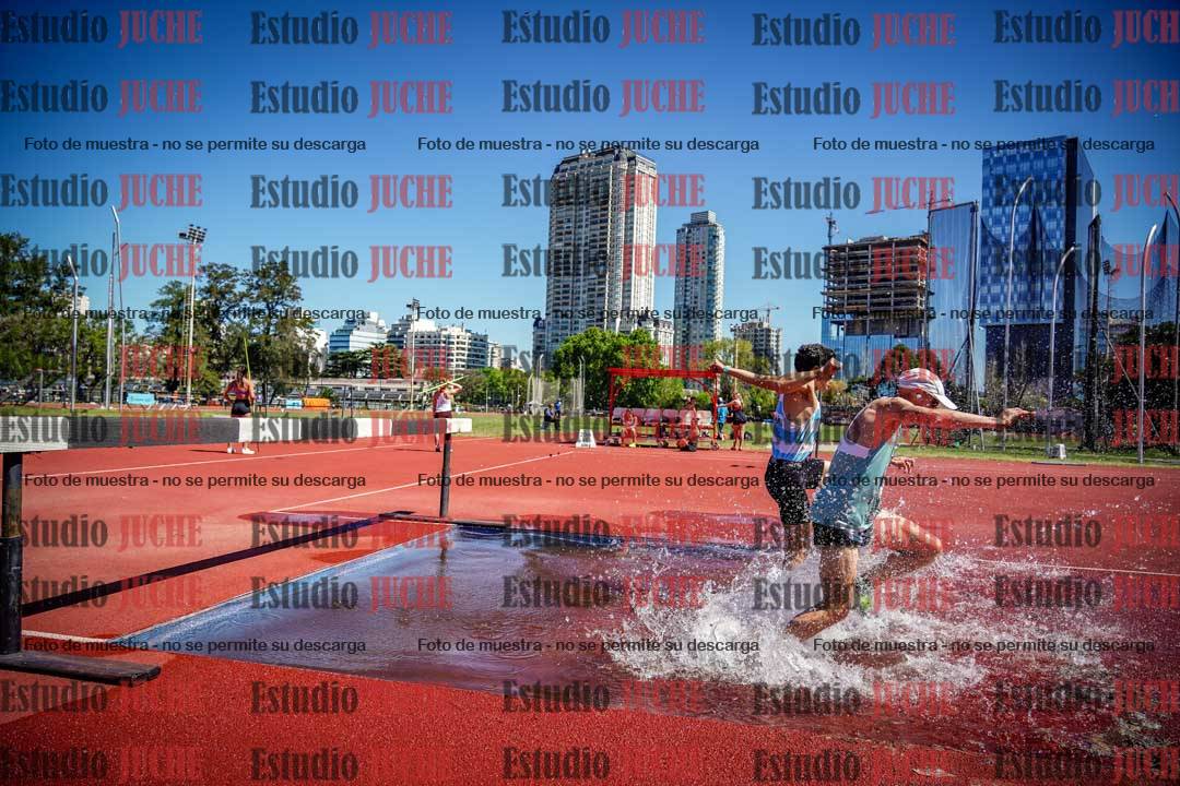 Fotos de los 3000 m con obstáculos de varones