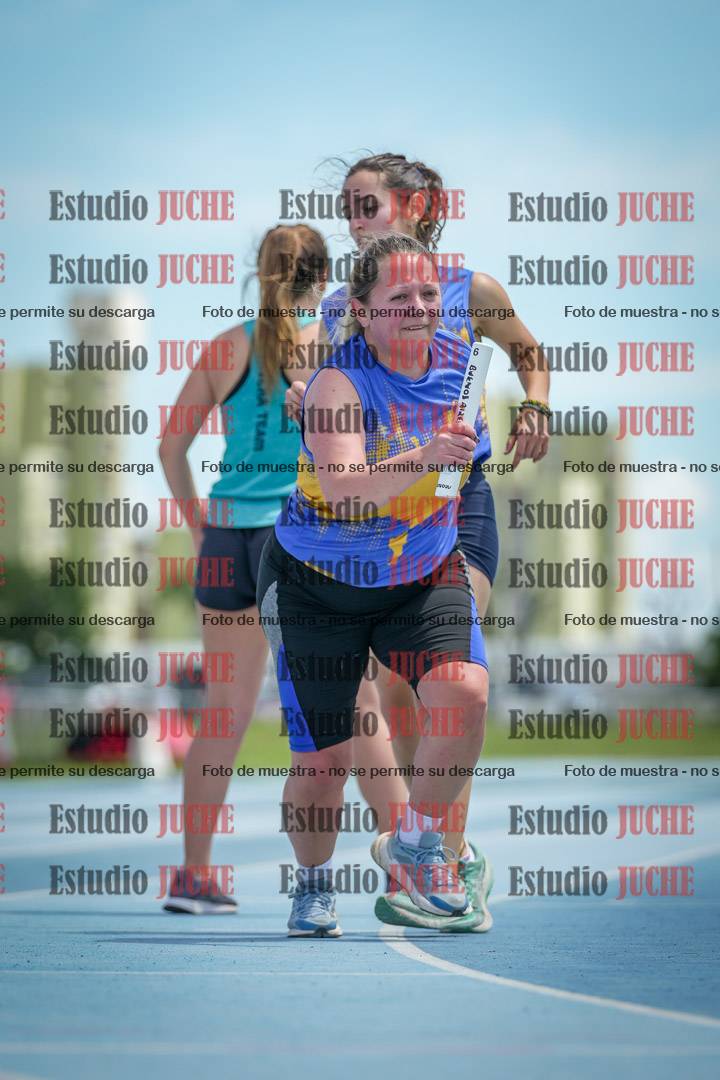 Fotos durante el transcurso de los relevos 20' para running teams - serie 1