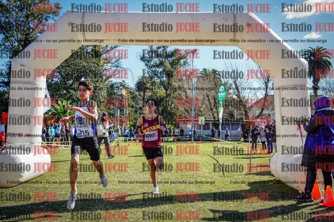 Fotos de la llegada del cross de 2000 m