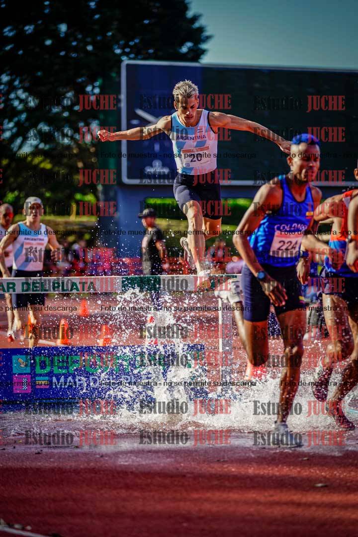 Fotos de los 3000 m con obstáculos de varones