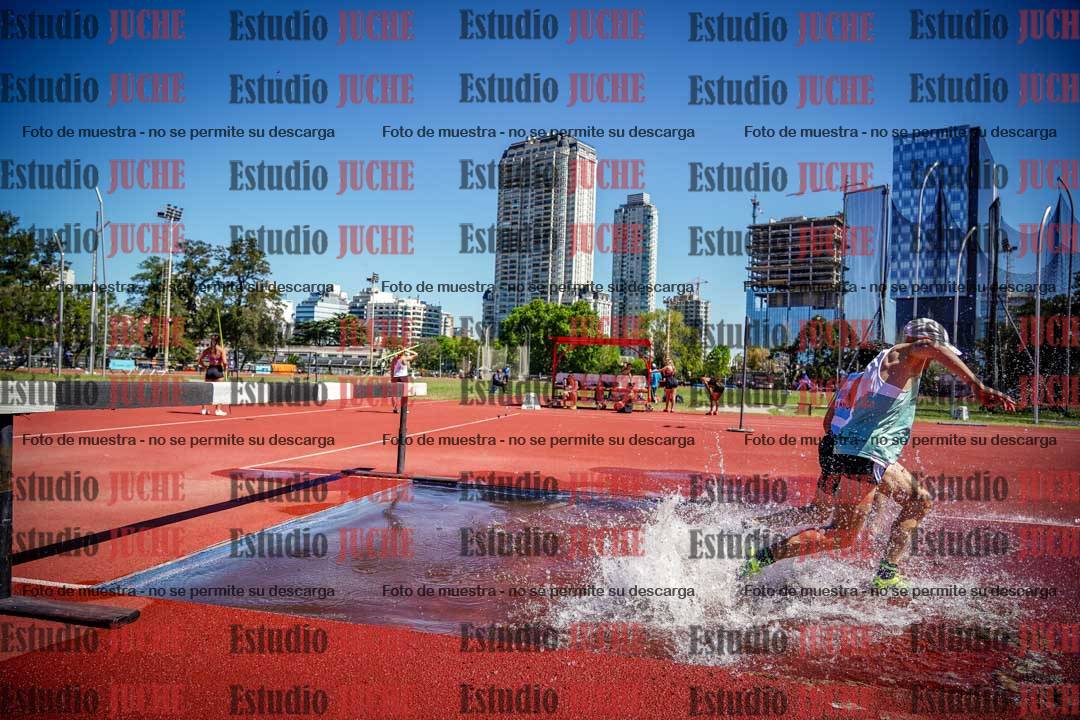 Fotos de los 3000 m con obstáculos de varones