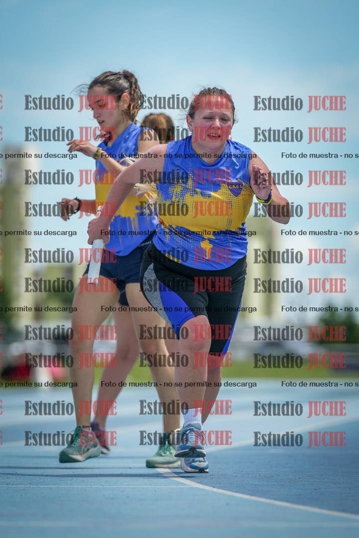 Fotos durante el transcurso de los relevos 20' para running teams - serie 1
