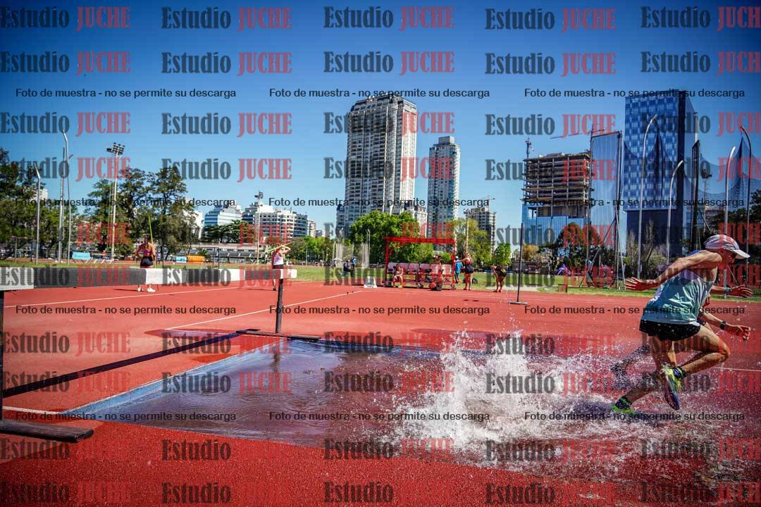 Fotos de los 3000 m con obstáculos de varones