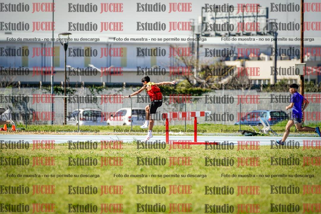 Fotos de los 2000 m con obstáculos de varones