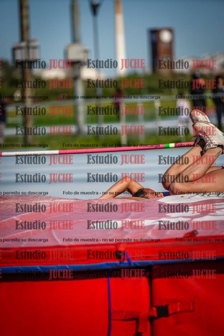 Fotos del salto en alto de mujeres y varones - U15