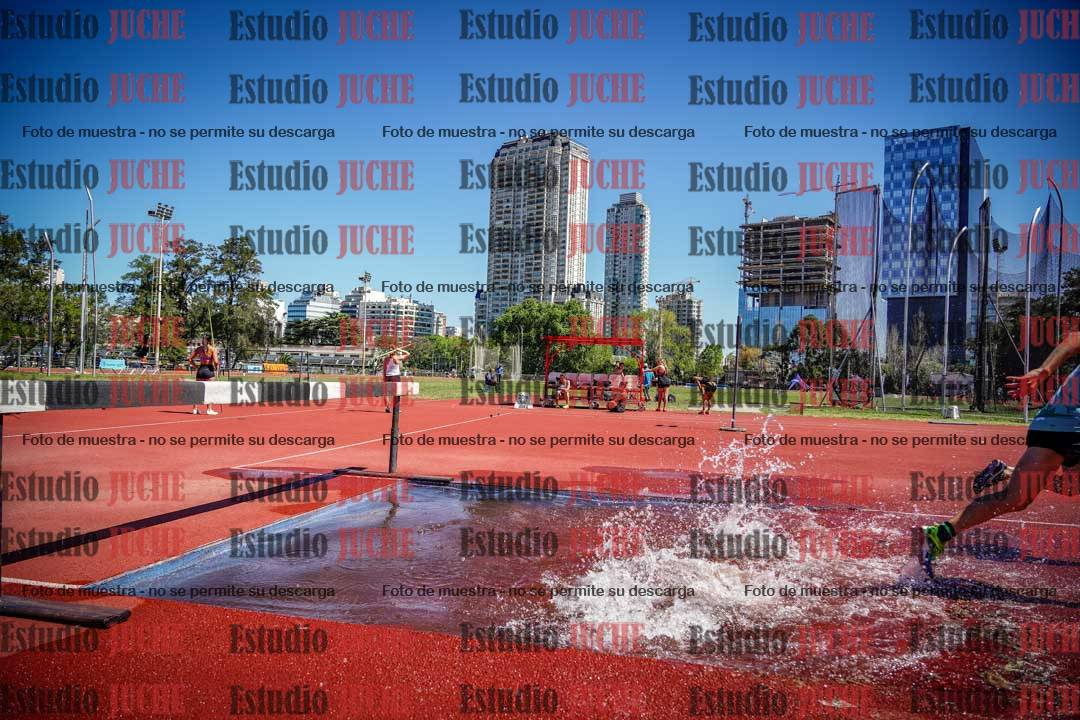 Fotos de los 3000 m con obstáculos de varones