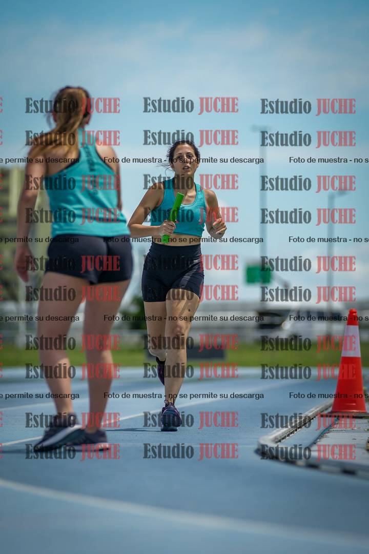 Fotos durante el transcurso de los relevos 20' para running teams - serie 1