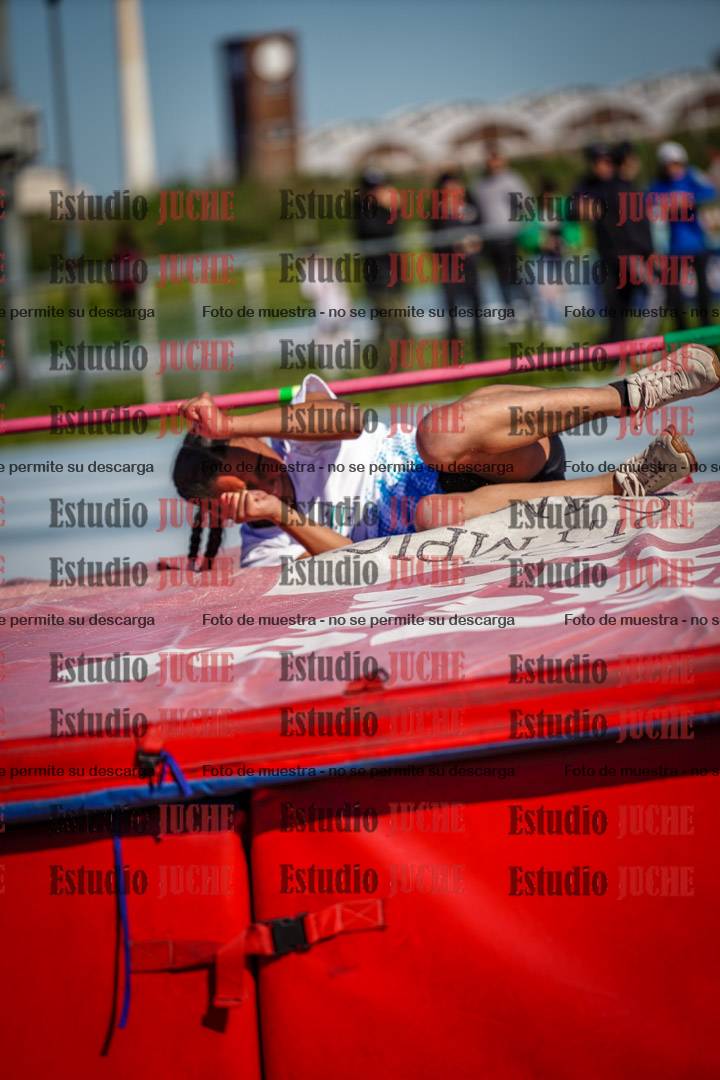 Fotos del salto en alto de mujeres y varones - U15