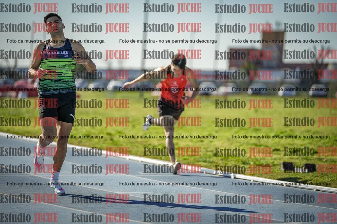 Fotos de los 400 m llanos de varones