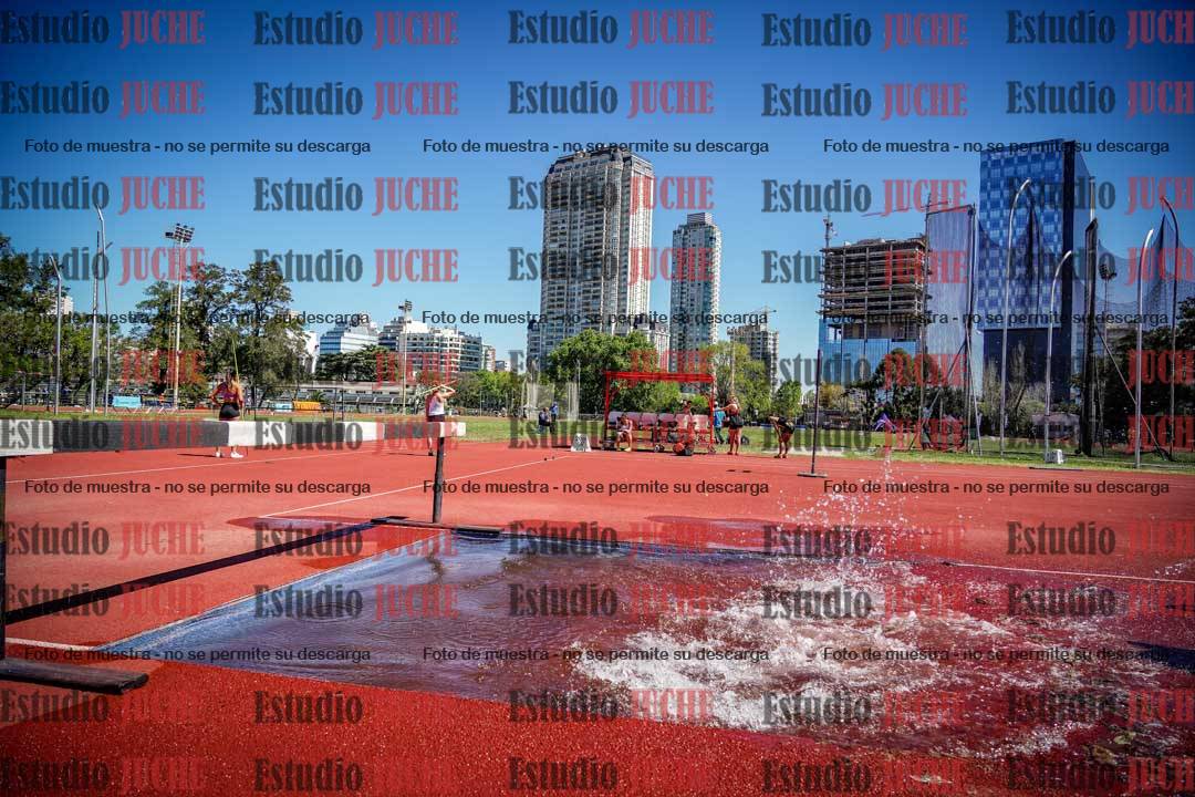 Fotos de los 3000 m con obstáculos de varones