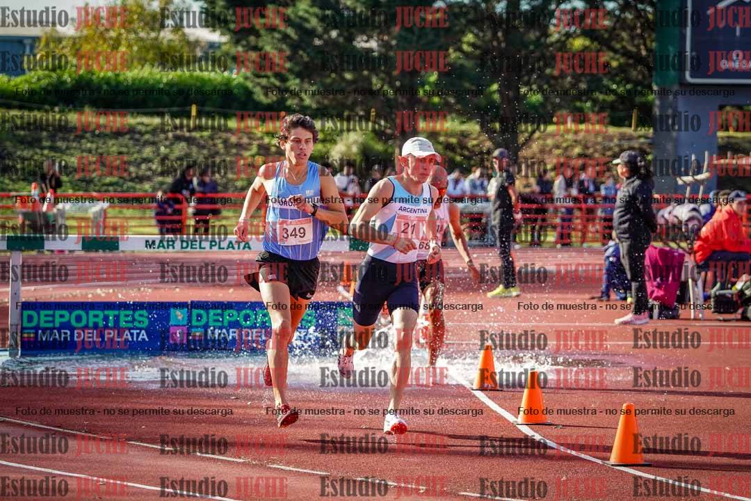 Fotos de los 3000 m con obstáculos de varones