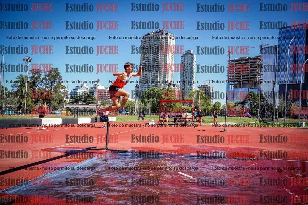 Fotos de los 3000 m con obstáculos de varones