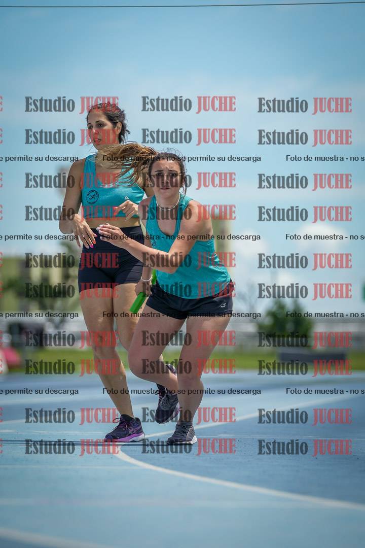 Fotos durante el transcurso de los relevos 20' para running teams - serie 1