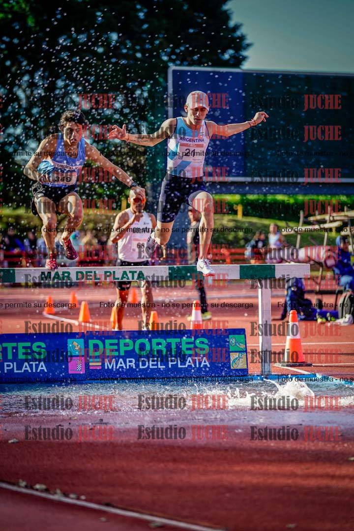 Fotos de los 3000 m con obstáculos de varones