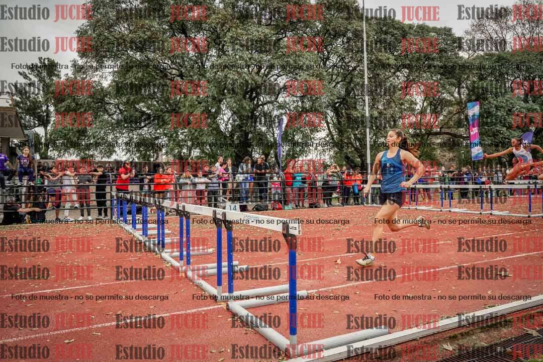 Fotos de los 100 m con vallas de mujeres - heptatlón 1