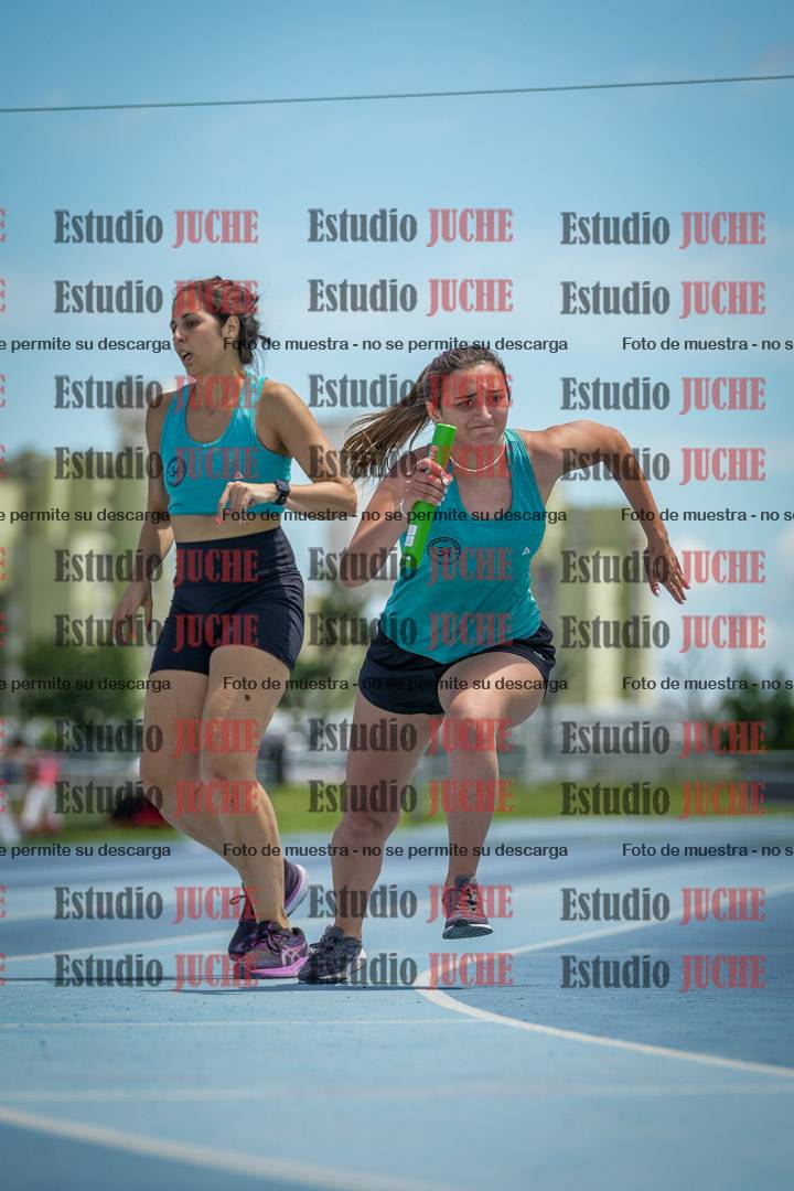 Fotos durante el transcurso de los relevos 20' para running teams - serie 1
