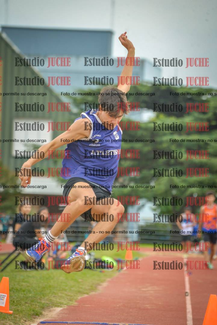 Fotos del salto en largo de varones - mayores