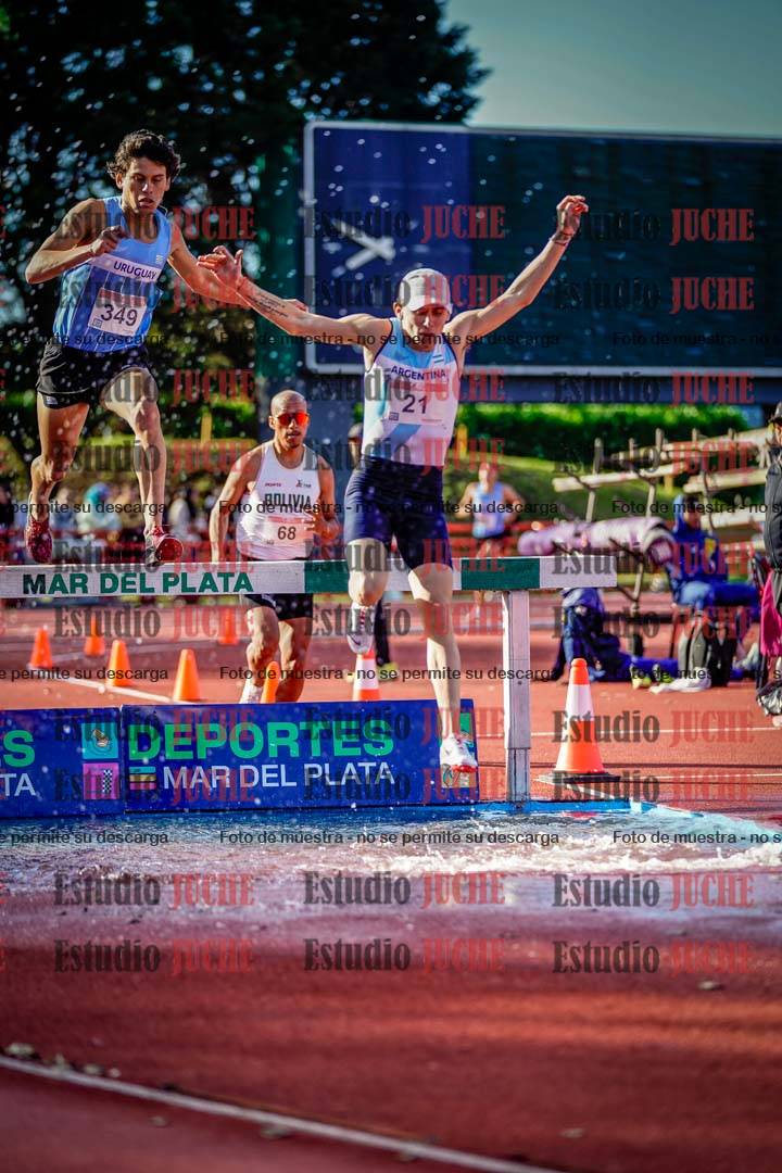 Fotos de los 3000 m con obstáculos de varones