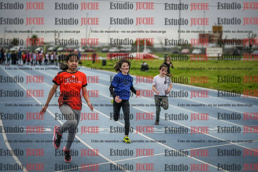 Fotos de los 50 m llanos de mujeres - U12