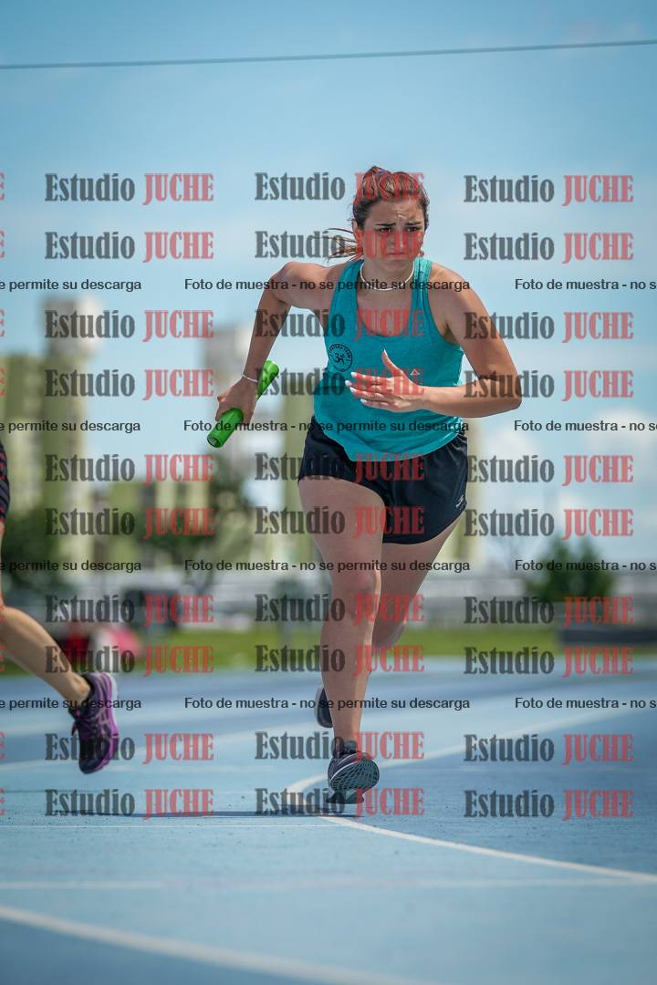 Fotos durante el transcurso de los relevos 20' para running teams - serie 1