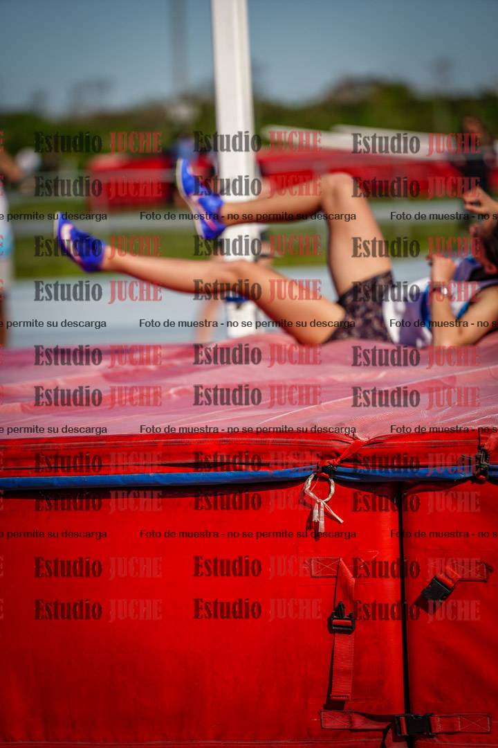 Fotos del salto en alto de mujeres y varones - U15