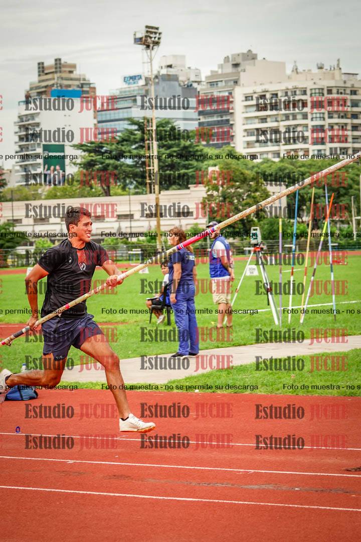 Fotos del salto con garrocha de varones - decatlón 8