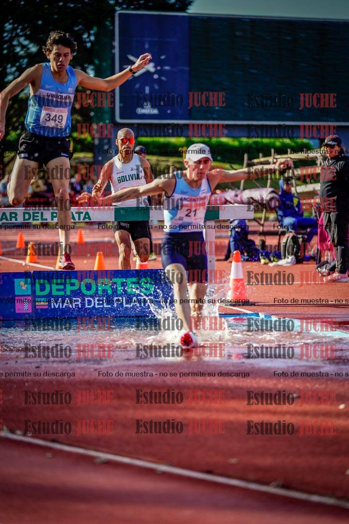 Fotos de los 3000 m con obstáculos de varones