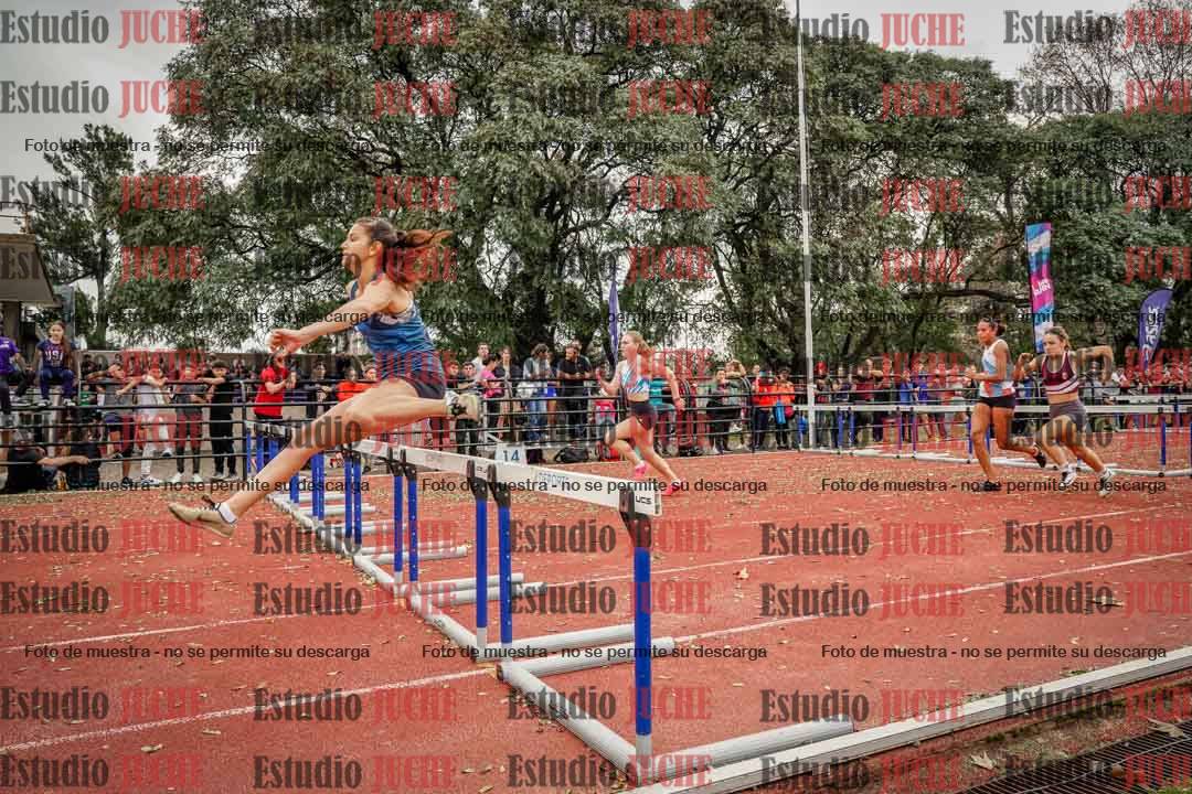 Fotos de los 100 m con vallas de mujeres - heptatlón 1