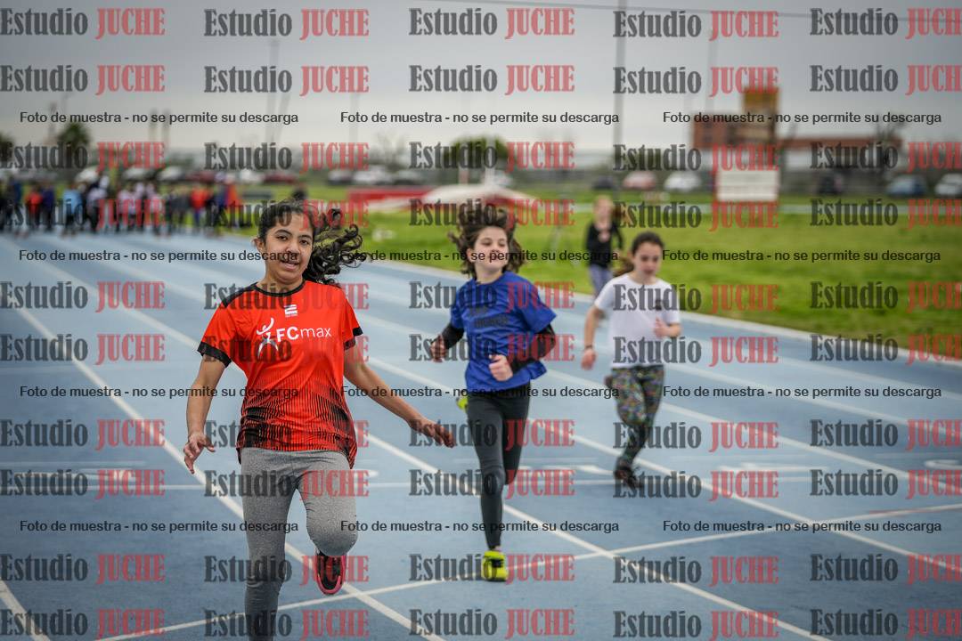 Fotos de los 50 m llanos de mujeres - U12