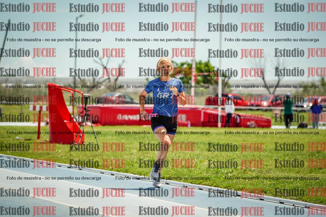 Fotos durante el transcurso de los relevos 20' para running teams - serie 1