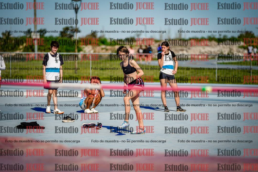 Fotos del salto en alto de mujeres y varones - U15