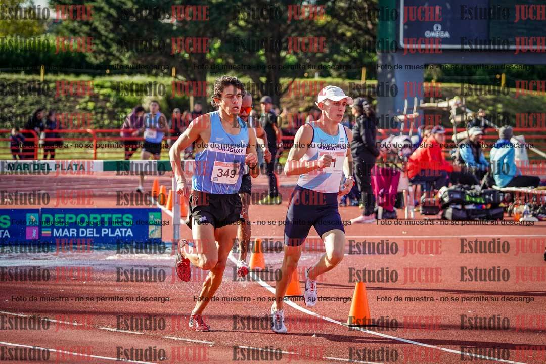 Fotos de los 3000 m con obstáculos de varones