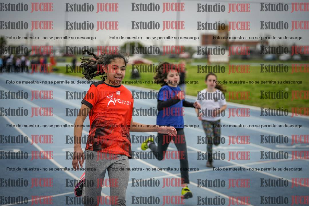 Fotos de los 50 m llanos de mujeres - U12