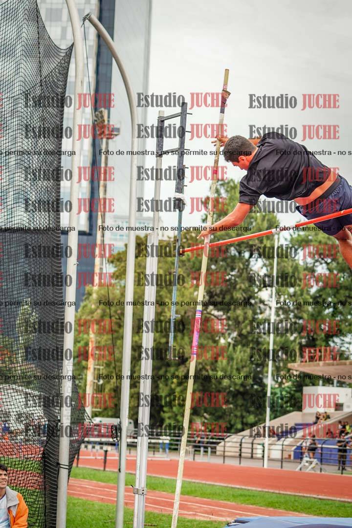 Fotos del salto con garrocha de varones - decatlón 8