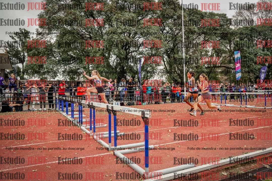 Fotos de los 100 m con vallas de mujeres - heptatlón 1