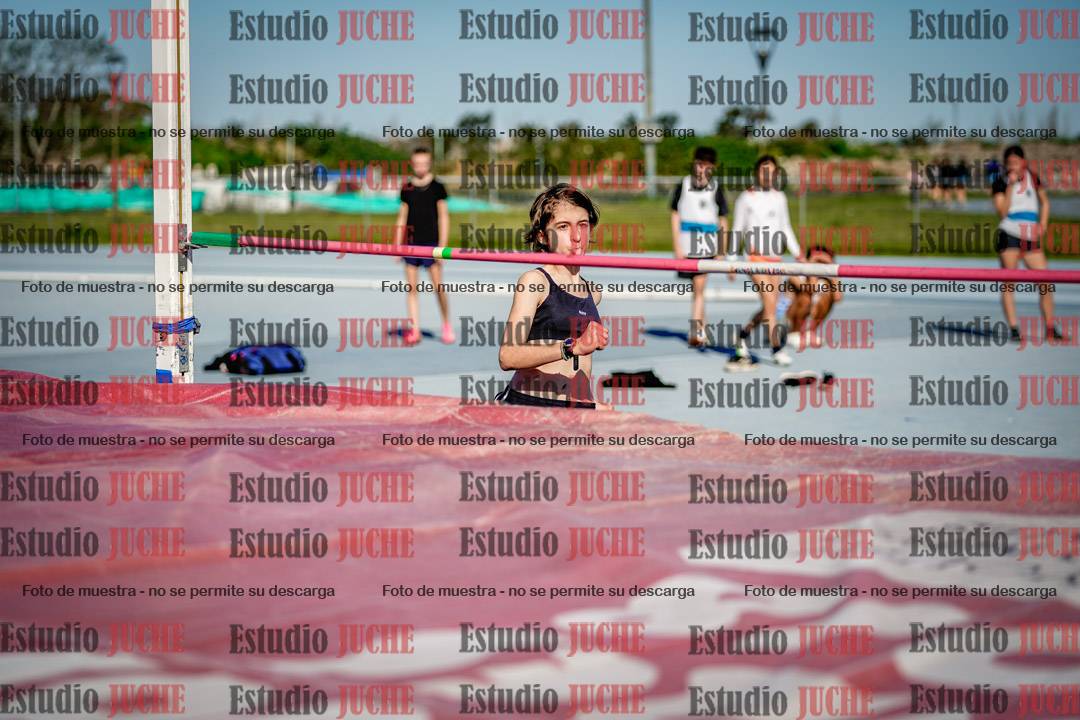 Fotos del salto en alto de mujeres y varones - U15