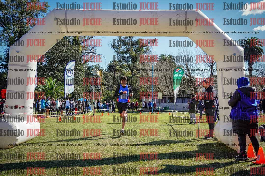 Fotos de la llegada del cross de 2000 m