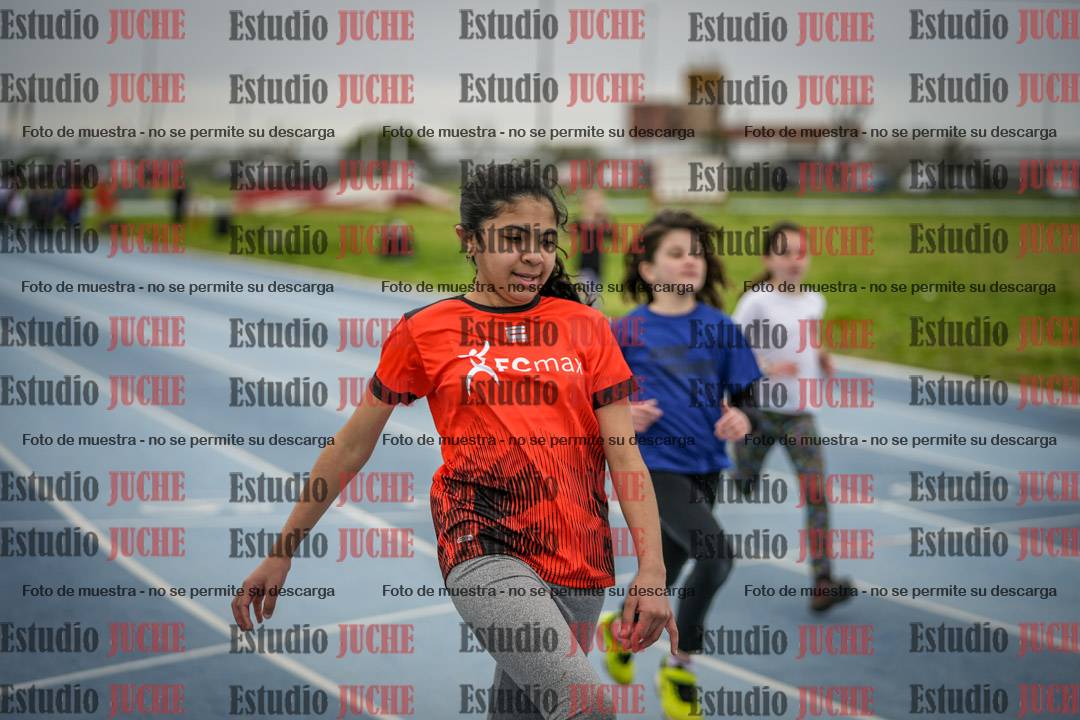 Fotos de los 50 m llanos de mujeres - U12