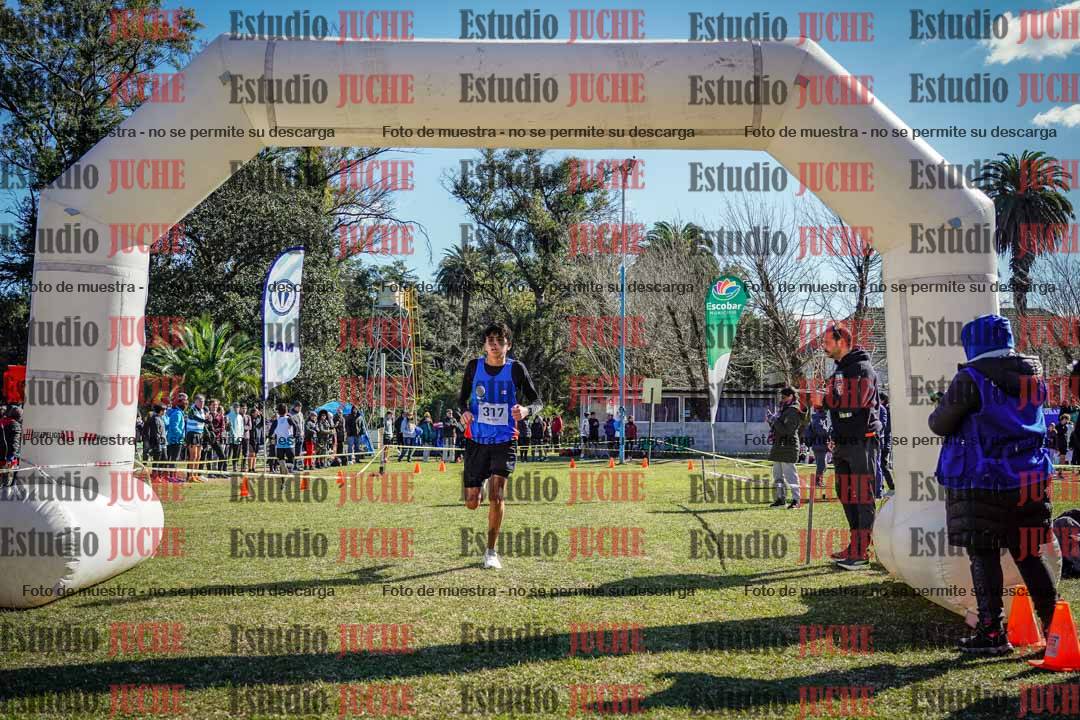 Fotos de la llegada del cross de 2000 m