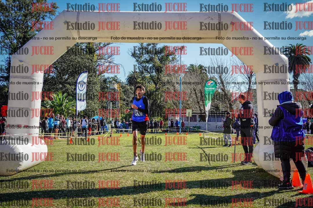 Fotos de la llegada del cross de 2000 m