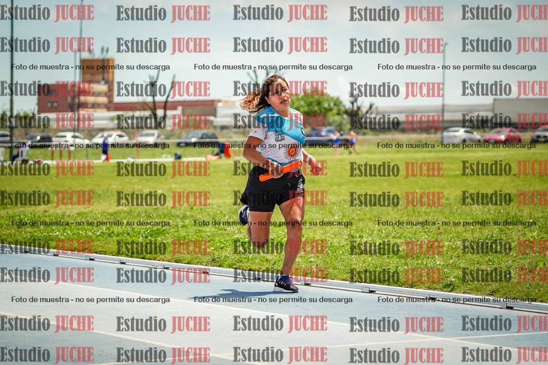 Fotos durante el transcurso de los relevos 20' para running teams - serie 1